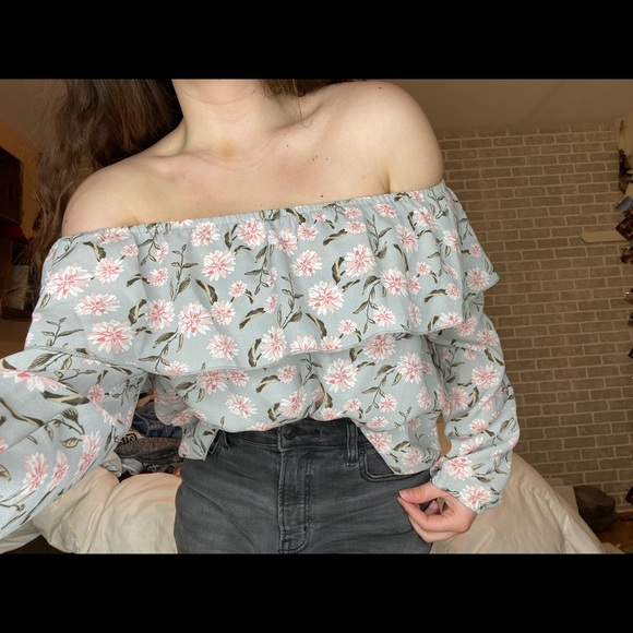 Off the shoulder Floral Top - Picture 2 of 2